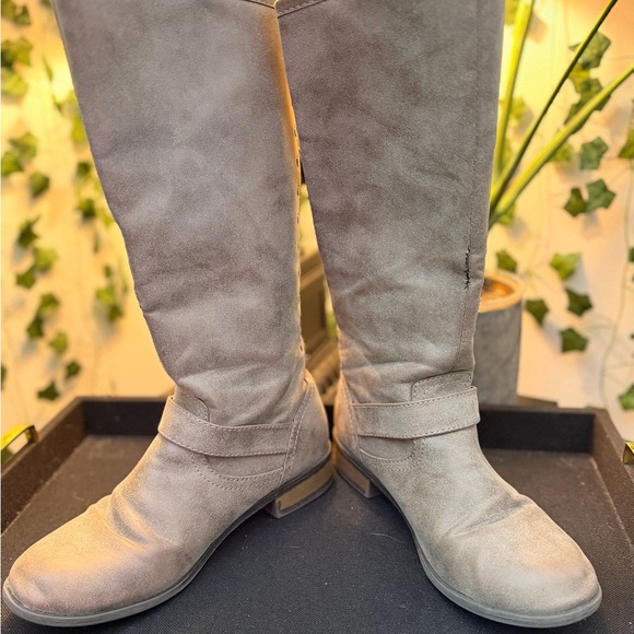 Target Gray Over the Knee Boots with Buckle Detail - Picture 5 of 6